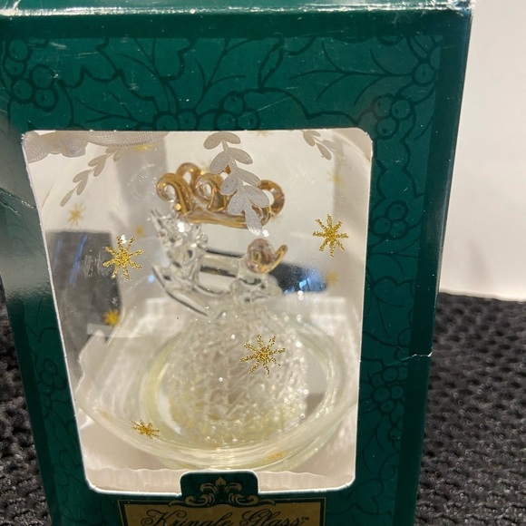 Kringle Glass Colour Changing Leaping Reindeer Ball Ornament - Picture 11 of 16